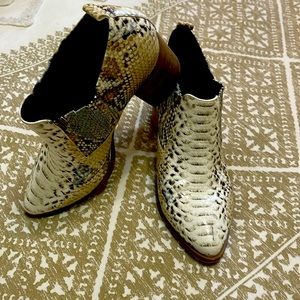 Report Short Boots, 8.5, Multi